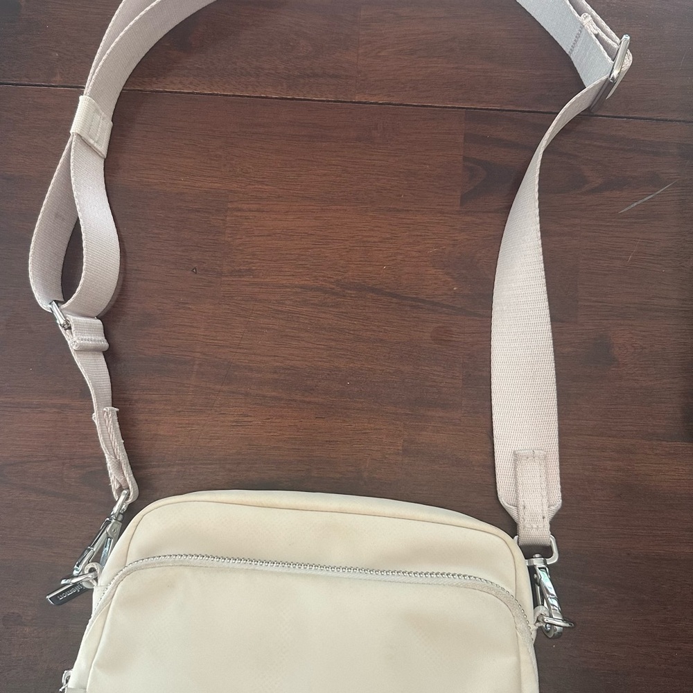 Lululemon Cream Crossbody Bag - Picture 2 of 6